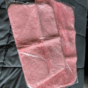 *NEW IN BOX* Gallman Bath Rug Set by Eider & Ivory- Pink